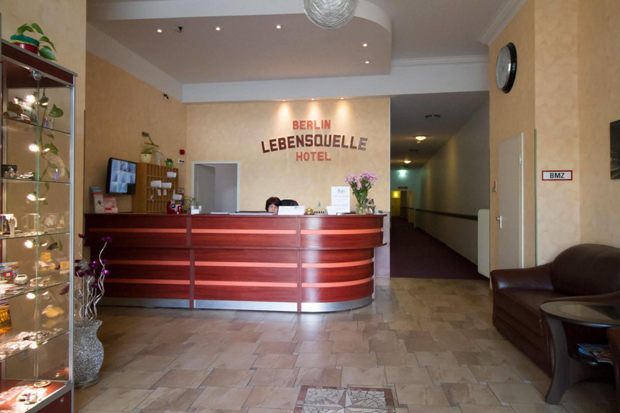 Lebensquelle Am Checkpoint Charlie Hotel Berlin Bagian luar foto