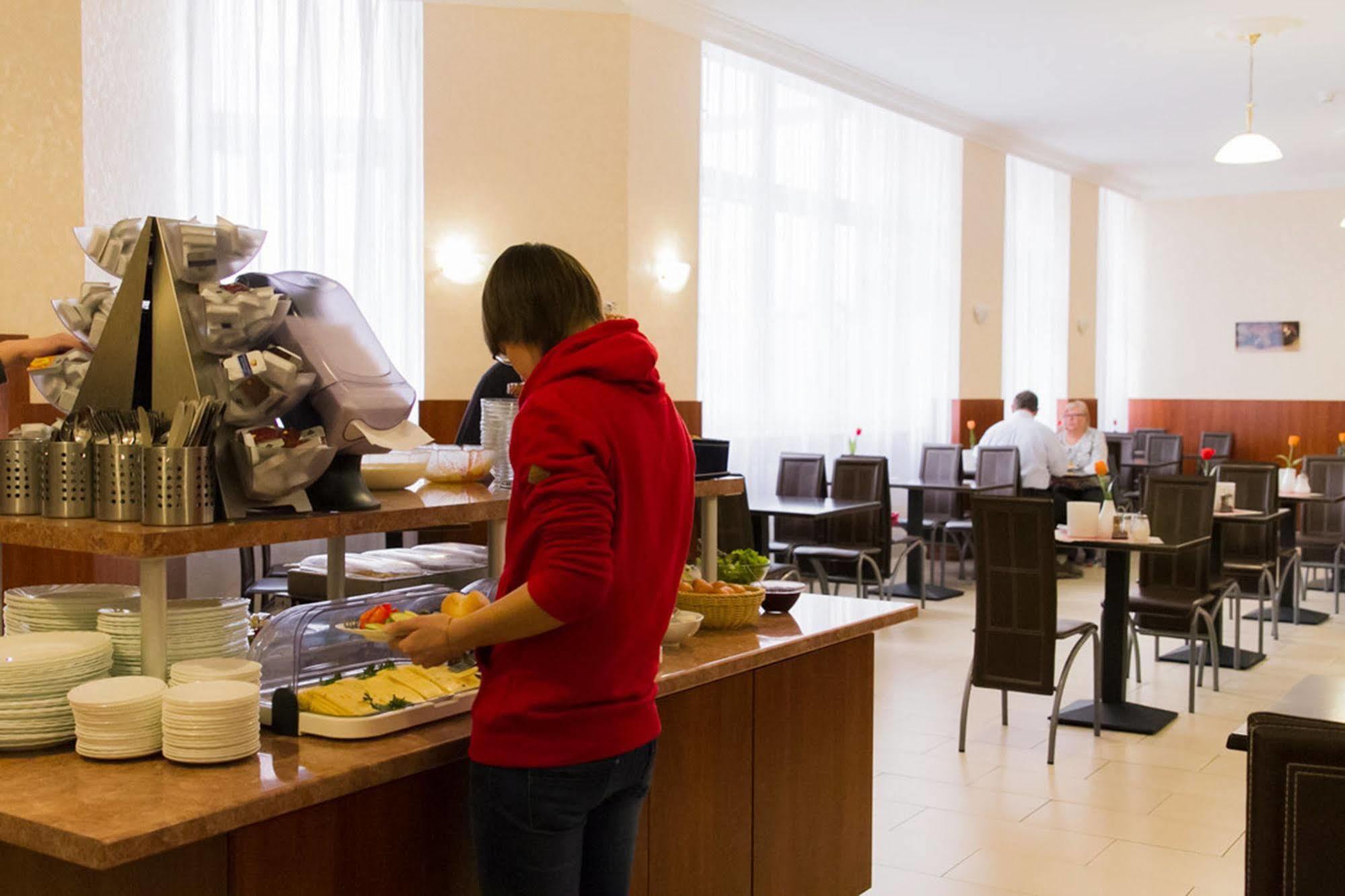 Lebensquelle Am Checkpoint Charlie Hotel Berlin Bagian luar foto